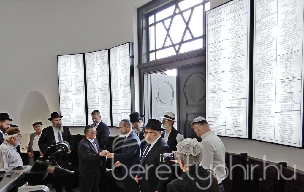 Átadták a felújított zsinagógát 63